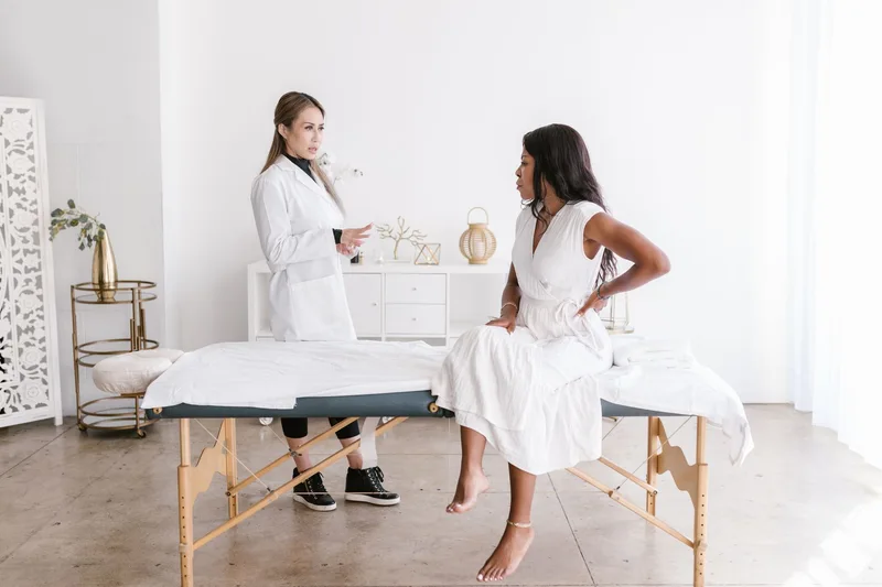 Échange entre une professionnelle de santé et une patiente